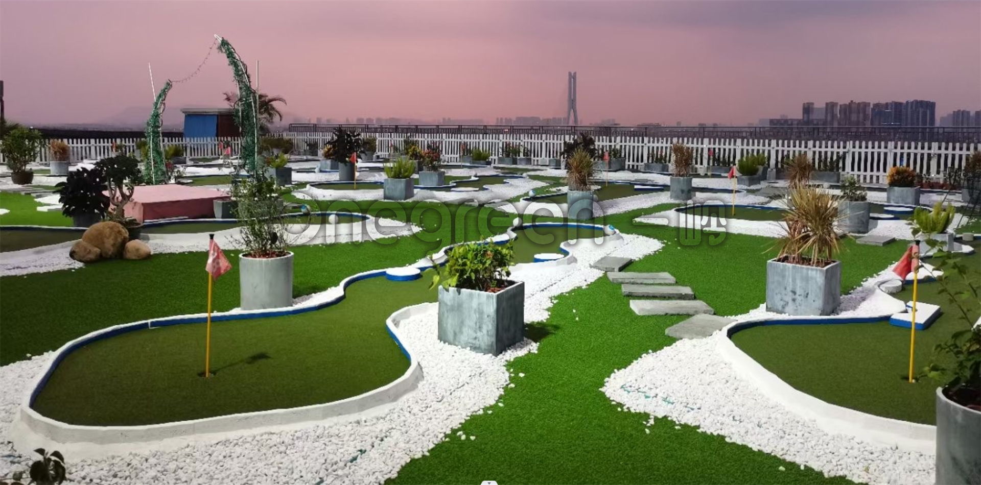 广东佛山-屋顶18洞迷你高尔夫