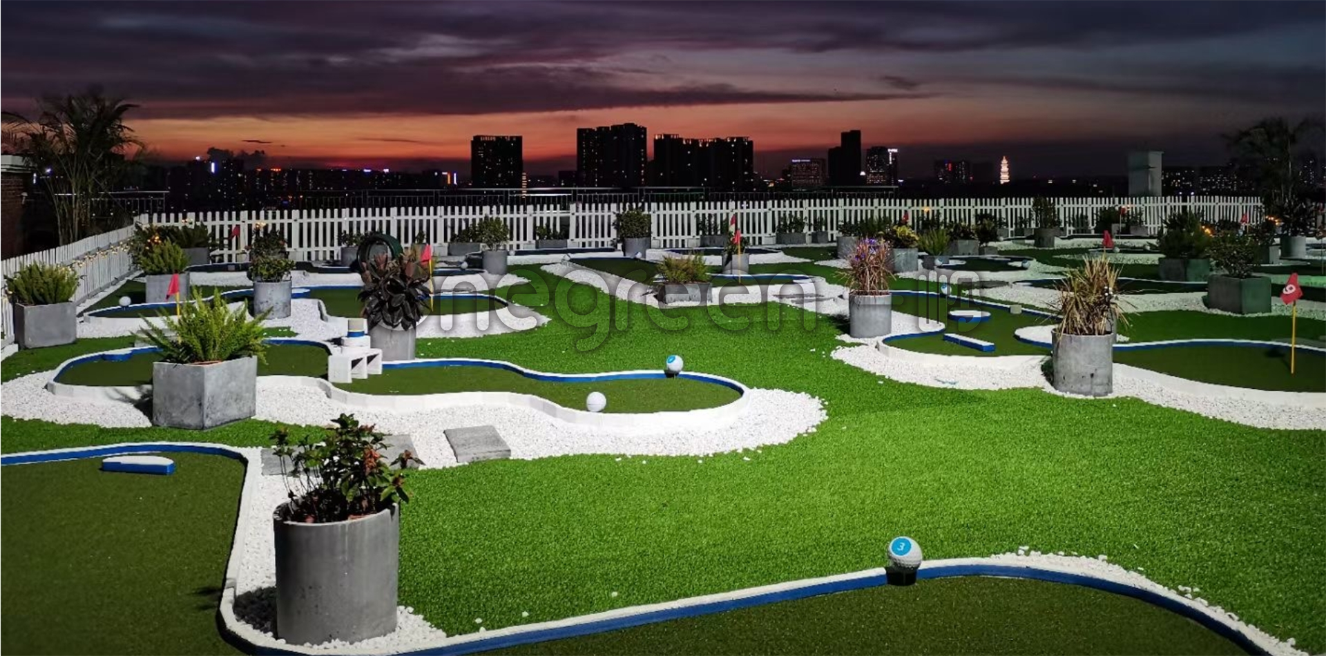 广东佛山-屋顶18洞迷你高尔夫