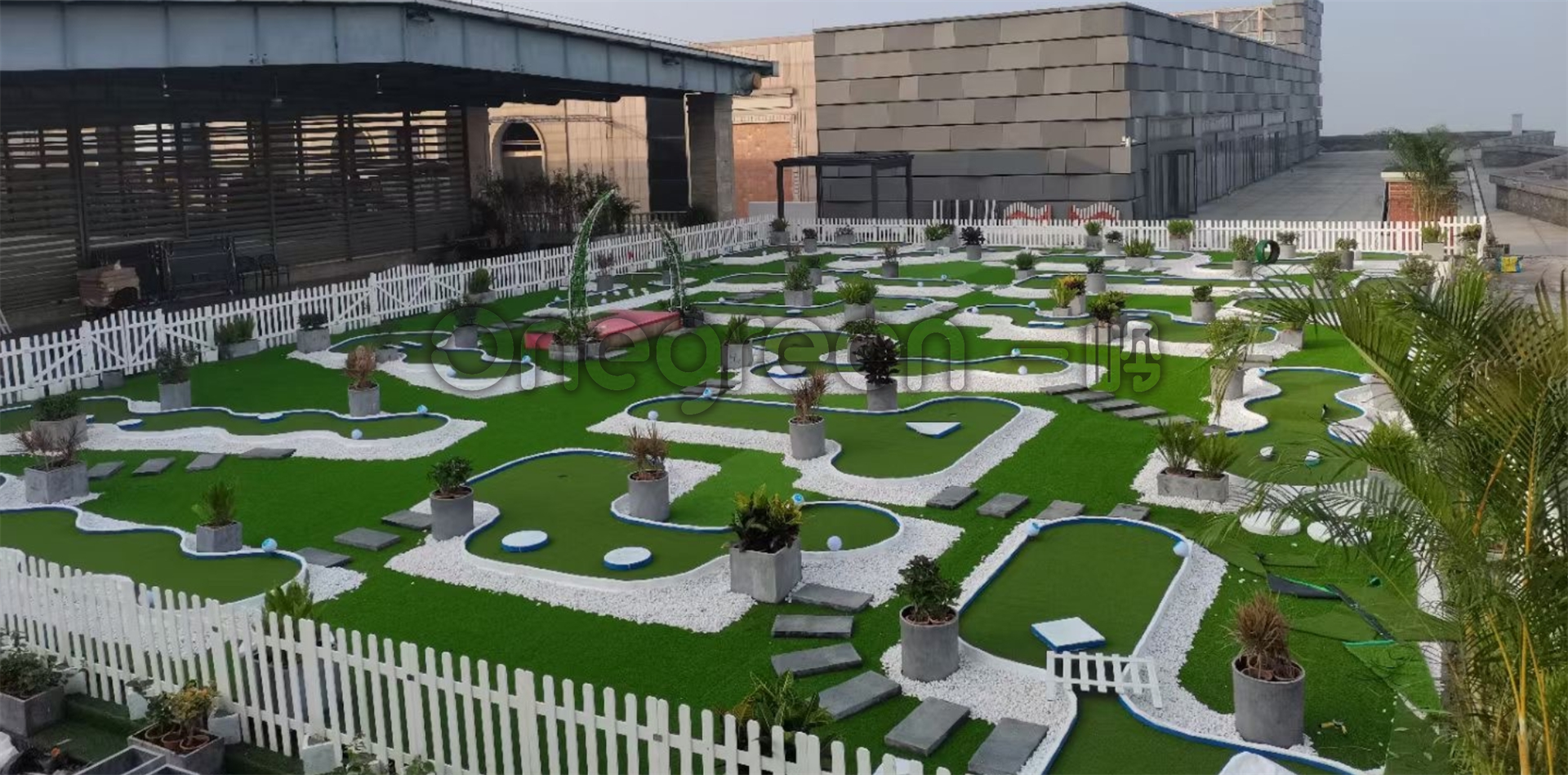 广东佛山-屋顶18洞迷你高尔夫